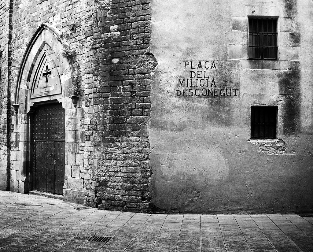 This trend is the complete opposite of the sculpted look. Alternative Tours Of Barcelona With Iosaf By Iosaf O As If Medium