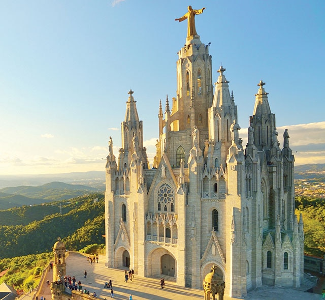 Excursion Domingo Barcelona Package