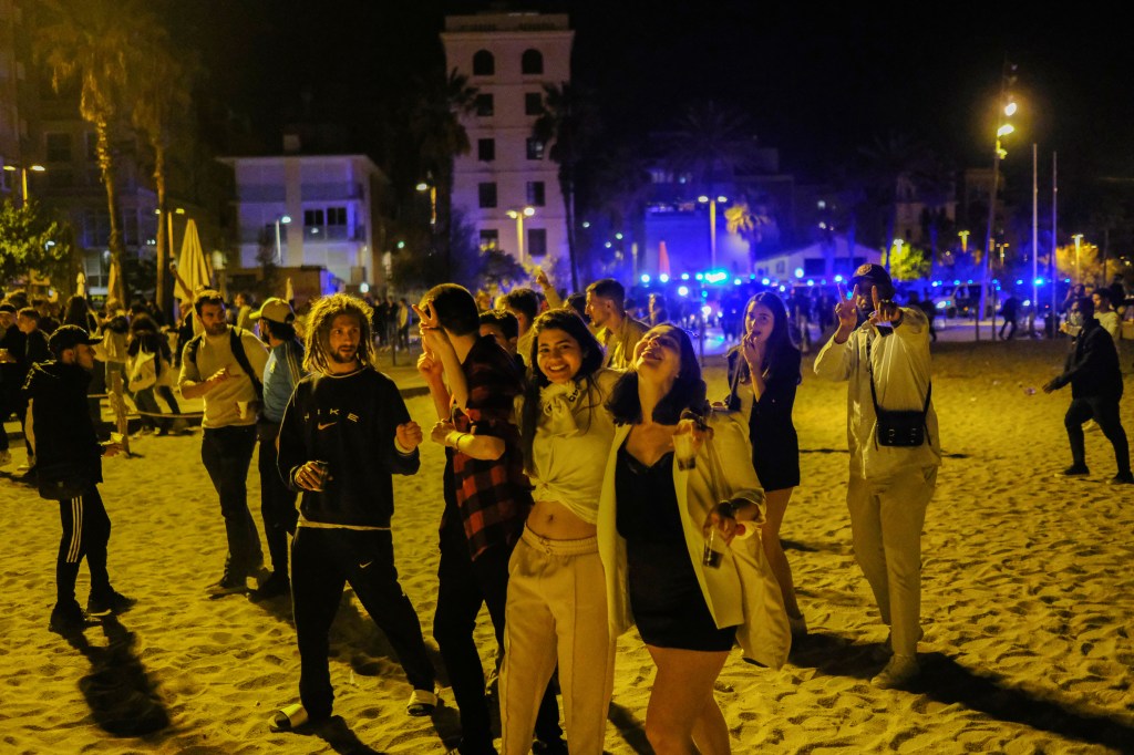 Are Bars In Barcelona Open Package