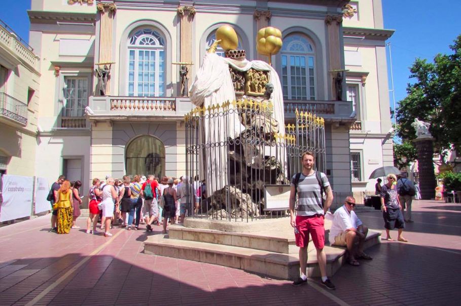 Figueres dalí museum is approximately 140km from barcelona and is home to the fantastically surreal dali museum and the renowned surrealist . Chasing Dali In Figueres Day Trip From Barcelona A Travel Writer S Journals Driftwood Journals