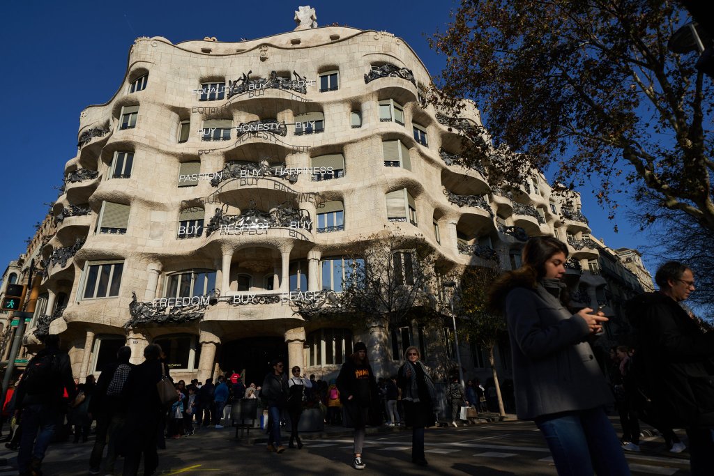 Exploring Gaudi Tour Barcelona Online