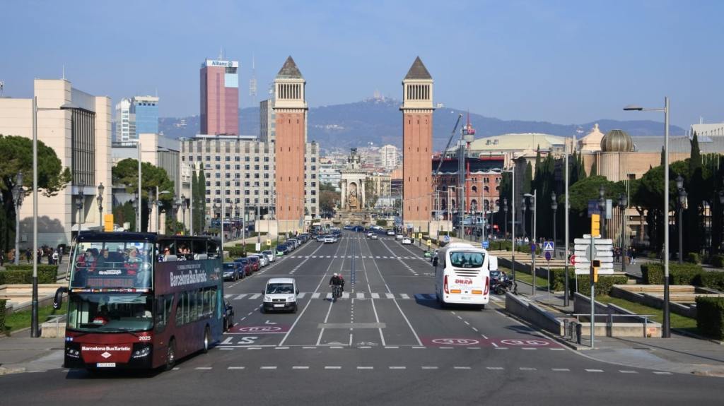 32+ Hop On Off Bus In Barcelona Spain Packages