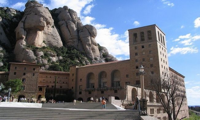 Barcelona Cava Tour Package